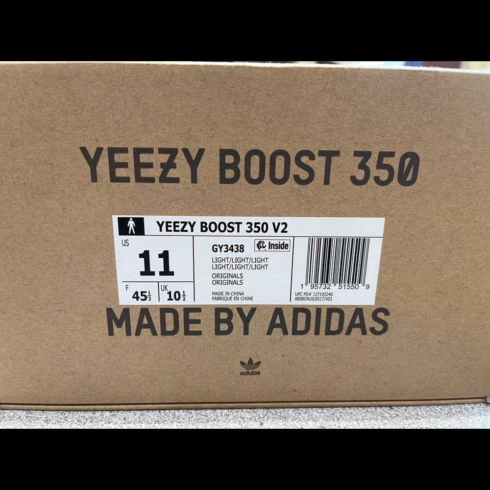Adidas yeezy Light i sell them bc it’s no my feet